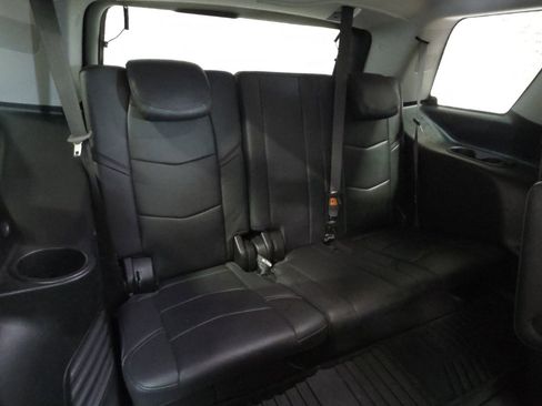 Used 2020 Cadillac Escalade Luxury image 13