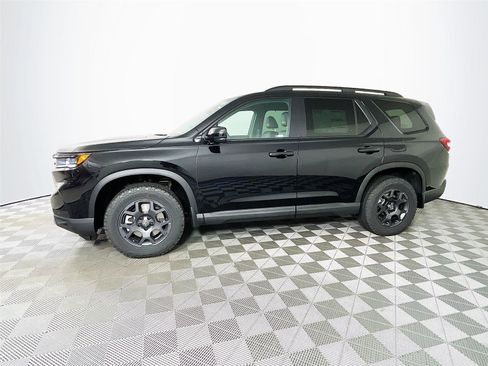 New 2025 Honda Pilot TrailSport image 3