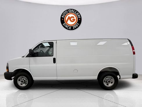 Used 2025 GMC Savana 2500 RWD image 7