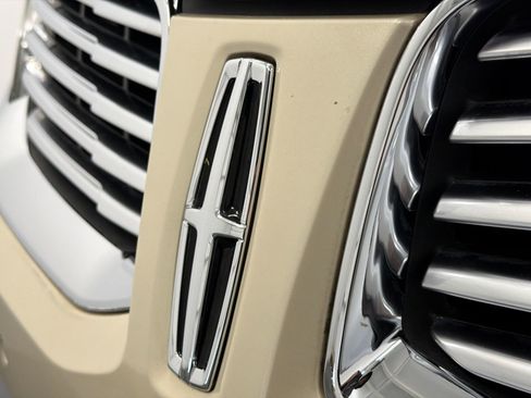 Used 2016 Lincoln MKX Reserve w/ Technology Package AWD/4WD image 13