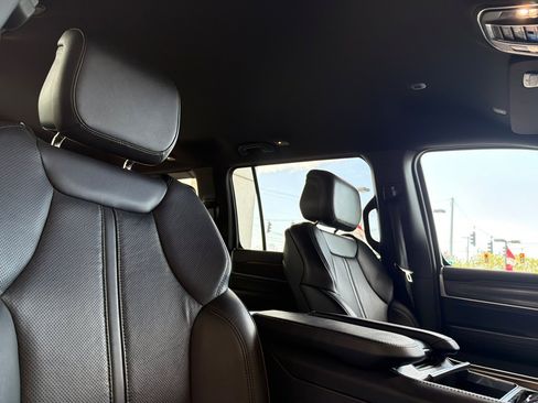 Used 2024 Jeep Wagoneer Series III w/ Flexible Seating Group AWD/4WD image 16