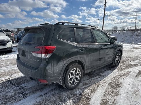 Used 2023 Subaru Forester Premium image 3