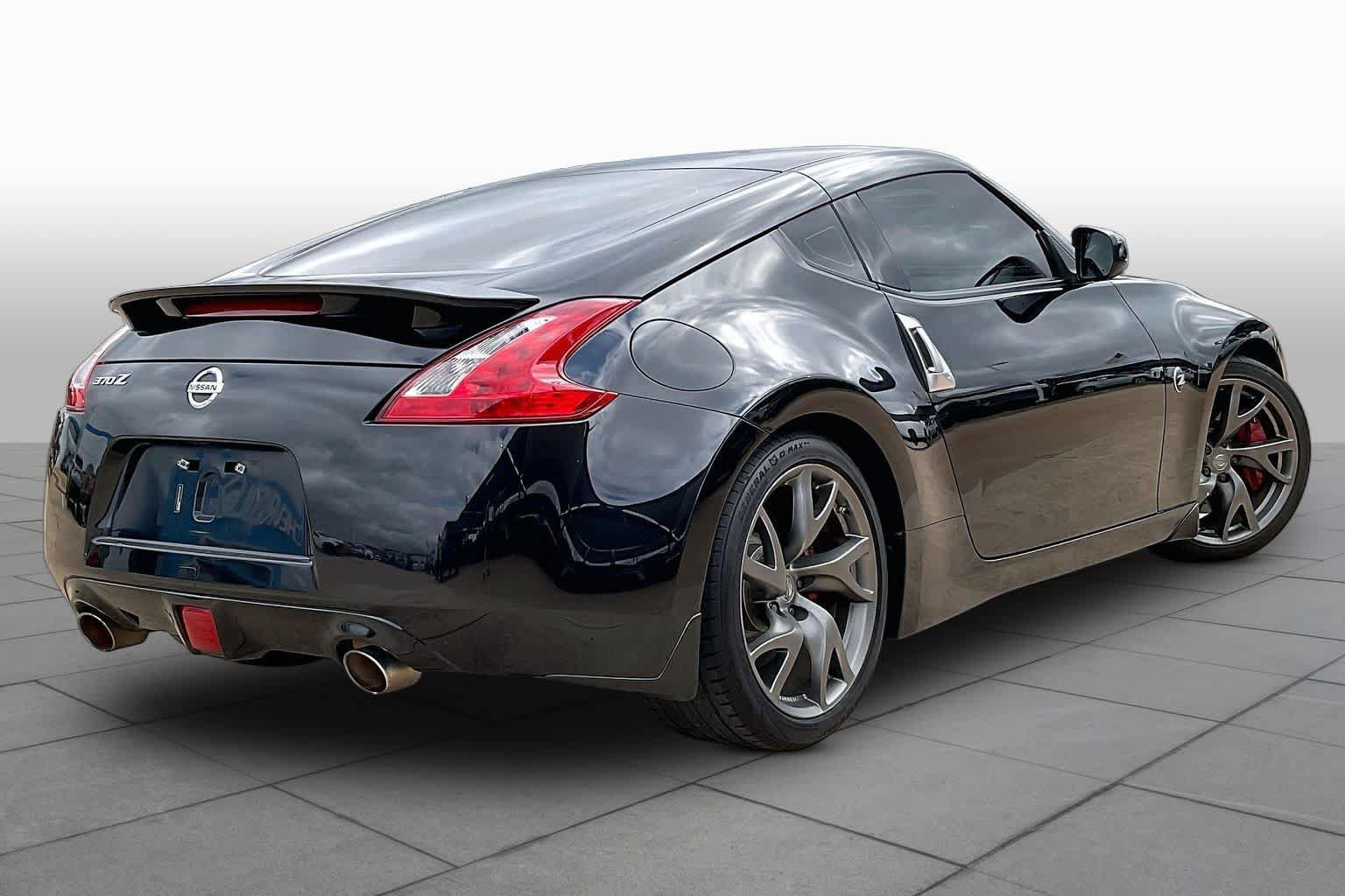Used 2017 Nissan 370Z Coupe RWD image 13