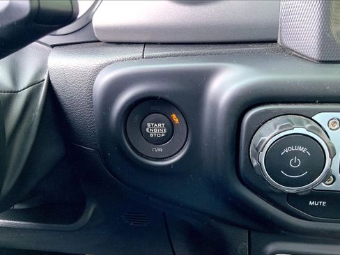 Used 2023 Jeep Gladiator Sport AWD/4WD image 29