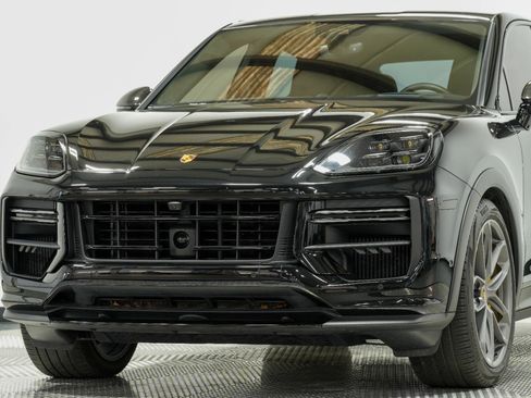 Used 2024 Porsche Cayenne Turbo GT AWD/4WD image 9