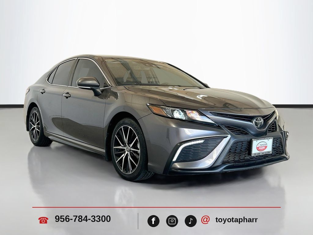 Used 2023 Toyota Camry SE FWD image 3