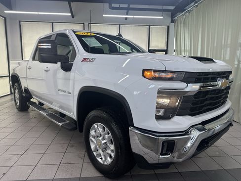 Certified 2024 Chevrolet Silverado 2500 LT AWD/4WD image 2