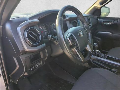 Used 2019 Toyota Tacoma TRD Sport AWD/4WD image 12