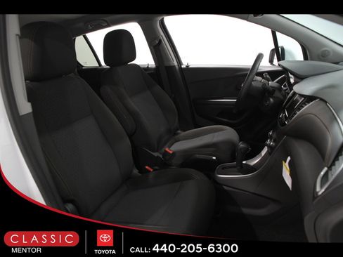 Used 2022 Chevrolet Trax LS w/ Tint and Cruise Package image 16