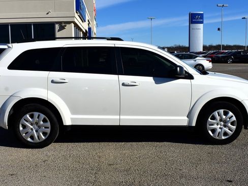 Used 2020 Dodge Journey SE w/ SE Popular Equipment Group image 2