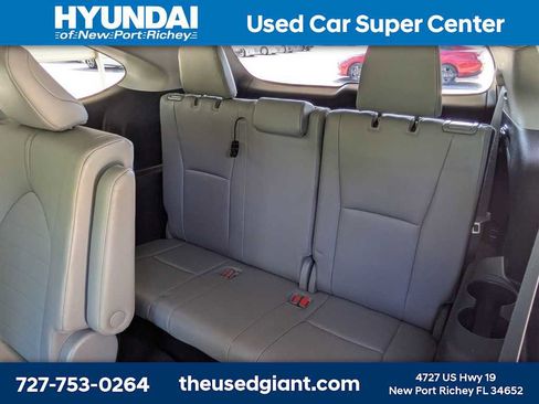 Used 2020 Toyota Highlander XLE FWD image 16