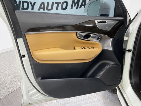 Used 2018 Volvo XC90 T6 Momentum w/ Convenience Package AWD/4WD image 15