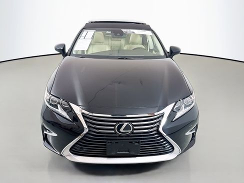 Used 2017 Lexus ES 350 w/ Ultra Luxury Package image 2