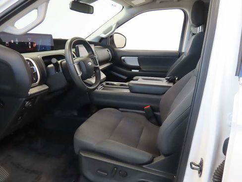 Used 2025 Ford Expedition Active AWD/4WD image 14