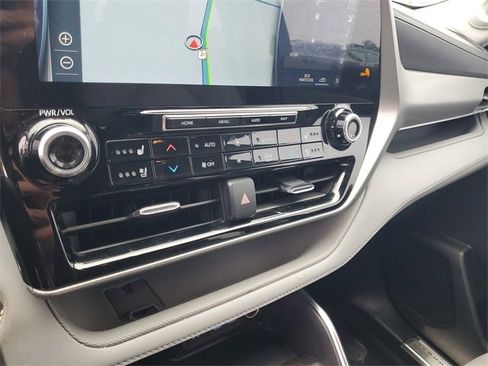Used 2022 Toyota Highlander Platinum image 25