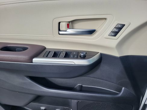 Certified 2024 Toyota Sienna Platinum image 8