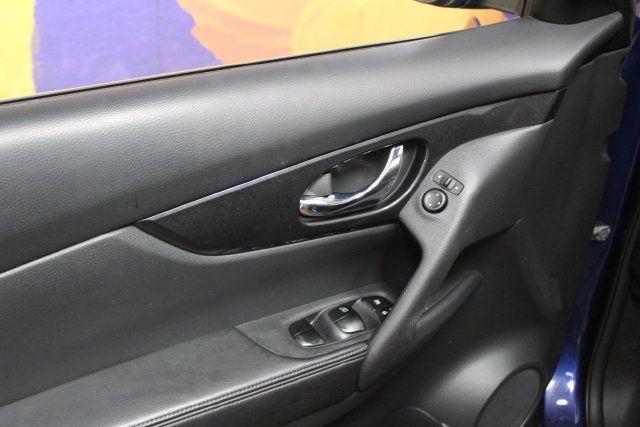 Used 2017 Nissan Rogue SV FWD image 13