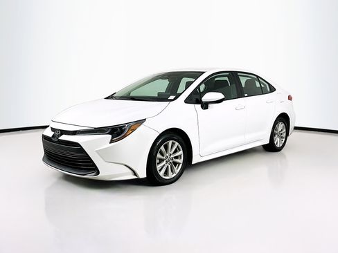 Used 2024 Toyota Corolla LE w/ LE Convenience Package image 3
