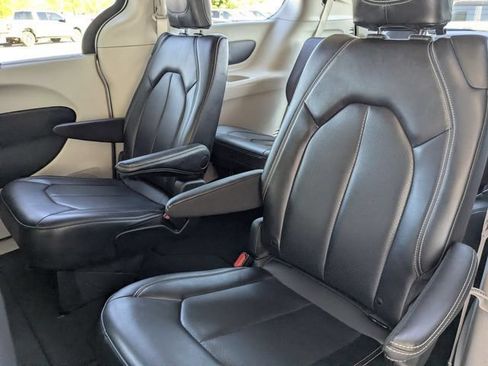 Used 2023 Chrysler Pacifica Touring-L FWD image 26