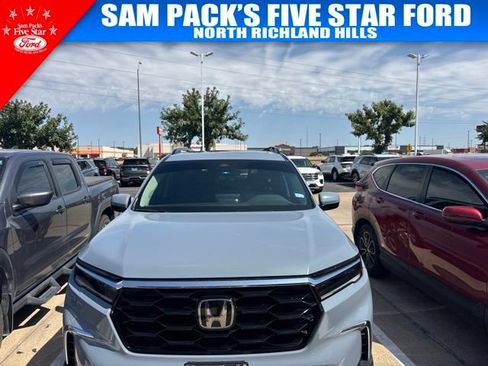 Used 2025 Honda Pilot Touring image 1
