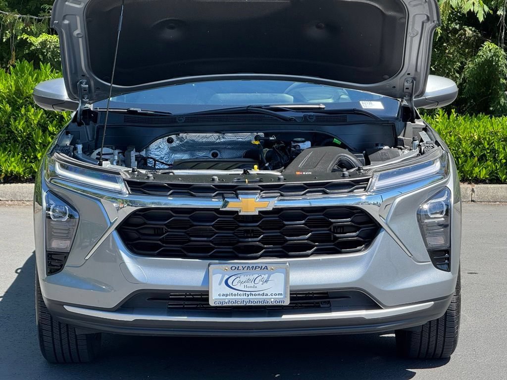 Used 2025 Chevrolet Trax LT FWD image 35
