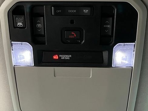 Used 2024 Toyota Tundra Limited AWD/4WD image 40