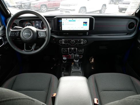 Used 2024 Jeep Wrangler Unlimited Rubicon w/ Technology Group image 10