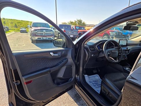 Used 2020 Ford Escape Titanium w/ Titanium Premium Package 2.0 AWD/4WD image 11