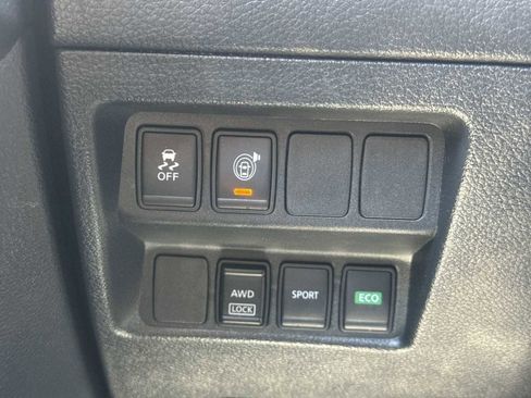 Used 2017 Nissan Rogue SV AWD/4WD image 29