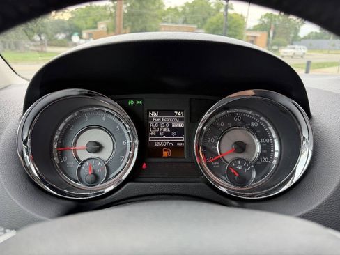 Used 2016 Chrysler Town & Country Touring FWD image 14