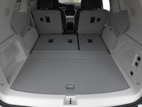 New 2026 GMC Acadia Denali w/ Super Cruise Package FWD image 36