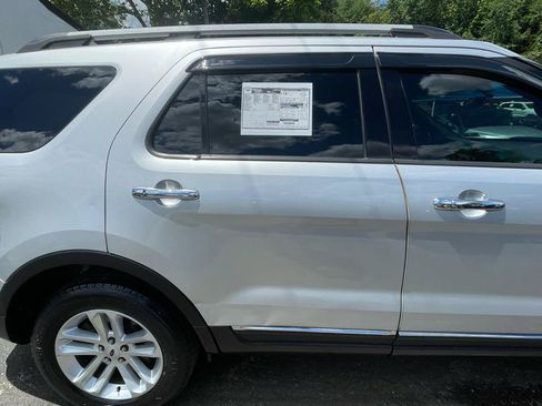 Used 2014 Ford Explorer XLT w/ Equipment Group 202A AWD/4WD image 10