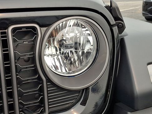 Used 2026 Jeep Wrangler Unlimited Sport AWD/4WD image 9