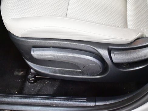 Used 2025 Kia Soul LX w/ LX Technology Package image 13