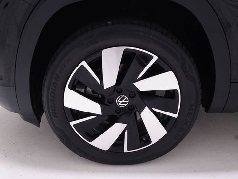 Used 2024 Volkswagen Atlas Cross Sport SE w/ Panoramic Sunroof Package FWD image 39