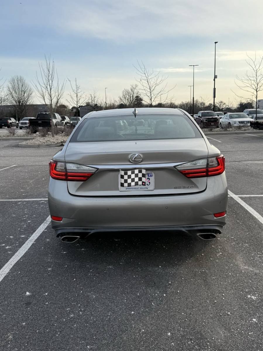 Used 2016 Lexus ES 350 w/ Premium Package w/Wood Trim FWD image 7