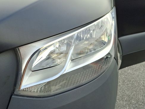 Used 2024 Mercedes-Benz Sprinter 2500 image 9