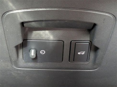 Used 2025 Land Rover Range Rover Velar Dynamic SE image 29