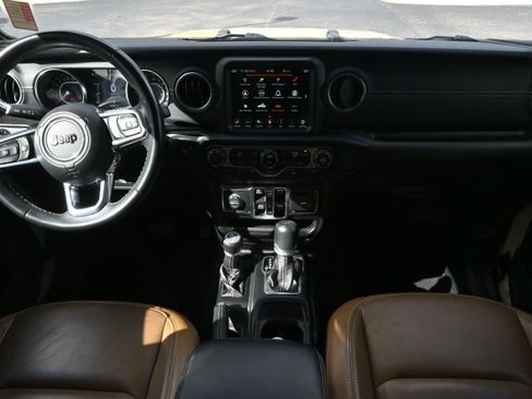 Used 2022 Jeep Gladiator Overland image 12