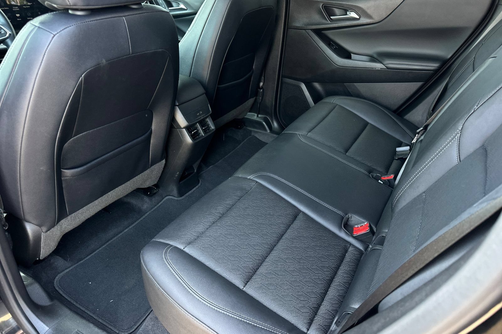 Used 2025 Chevrolet Equinox LT w/ Convenience Package II AWD/4WD image 14