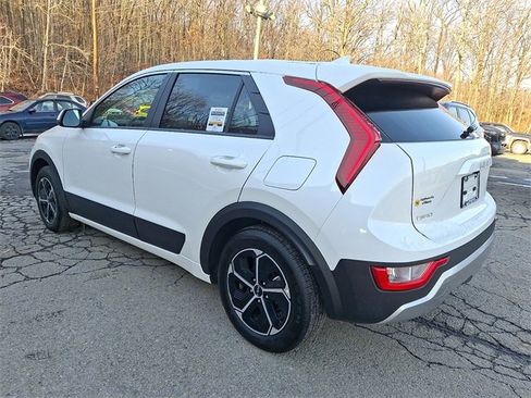 Certified 2025 Kia Niro LX image 4