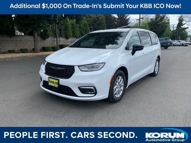 Used 2025 Chrysler Pacifica Select FWD 360° Tour