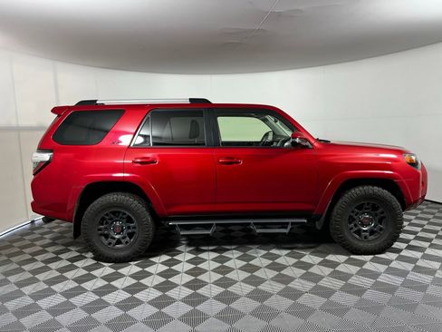 Used 2020 Toyota 4Runner SR5 Premium w/ Moonroof Package AWD/4WD image 4