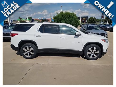 Used 2021 Chevrolet Traverse LT w/ LT Premium Package AWD/4WD image 4