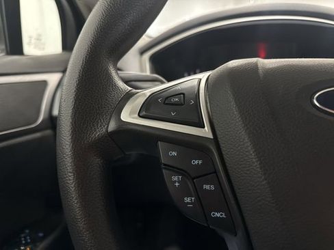 Used 2015 Ford Fusion SE FWD image 12