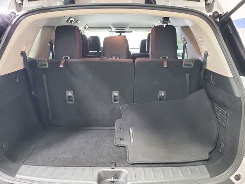 Used 2024 Nissan Pathfinder SV FWD image 10