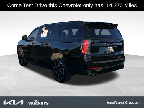 Used 2025 Chevrolet Suburban RST image 4