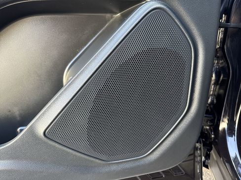 Used 2022 Ford Explorer XLT w/ Equipment Group 202A image 25