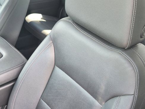 Used 2025 GMC Sierra 1500 SLT image 14