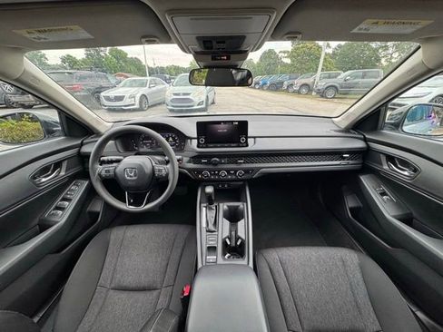 Used 2025 Honda Accord SE image 18
